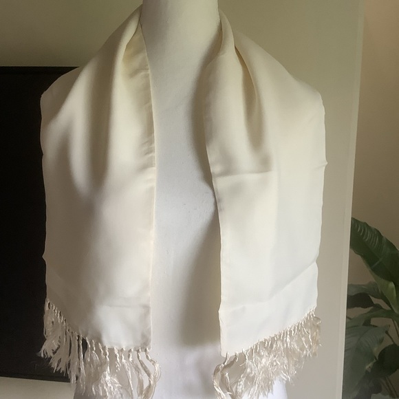 Vintage White Rectangular Fringed Scarf - Picture 1 of 6